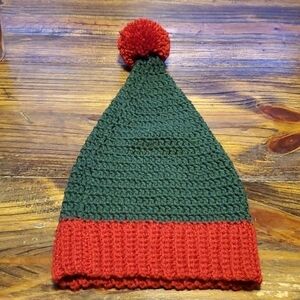 𝅺hand Knitted Red and Green Hat